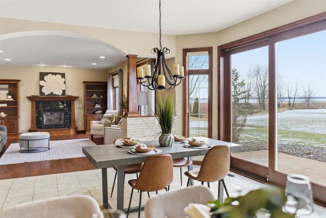 3895 SHOREBIRD COURT, Oshkosh, WI 54904