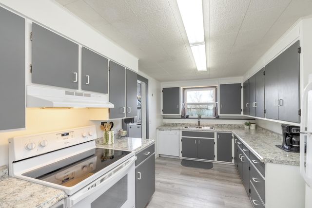 8915 E Grace Ave, Spokane, WA 99212