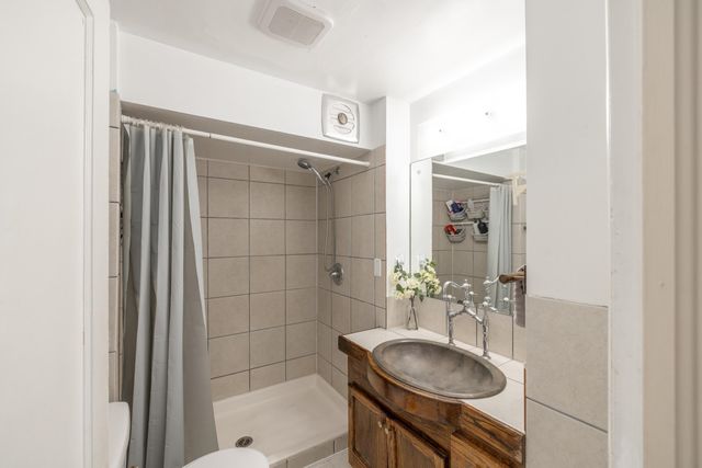 8915 E Grace Ave, Spokane, WA 99212