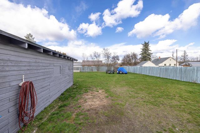 8915 E Grace Ave, Spokane, WA 99212