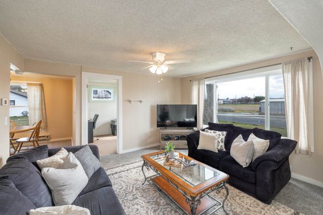 8915 E Grace Ave, Spokane, WA 99212