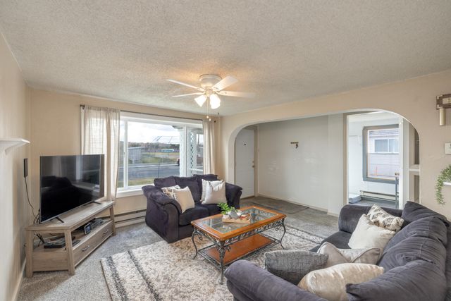 8915 E Grace Ave, Spokane, WA 99212