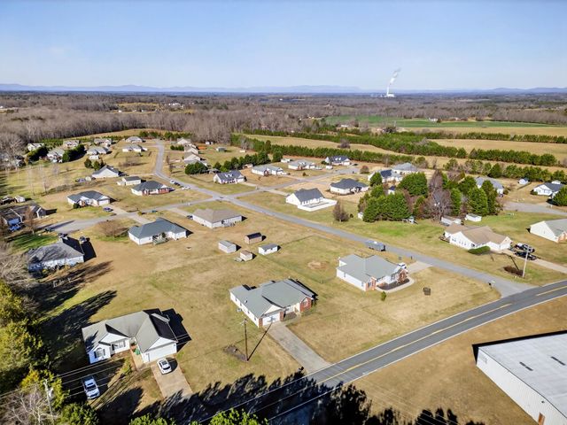 887 Champion Ferry Rd, Gaffney, SC 29341