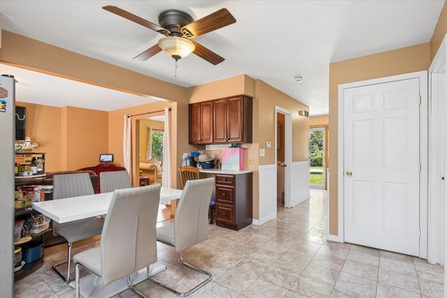 2142 N Summit Street, Wheaton, IL 60187