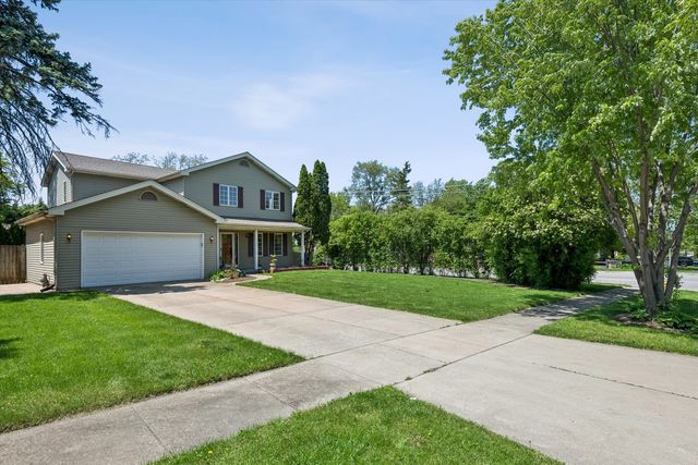 2142 N Summit Street, Wheaton, IL 60187