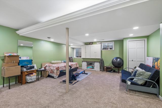 2142 N Summit Street, Wheaton, IL 60187