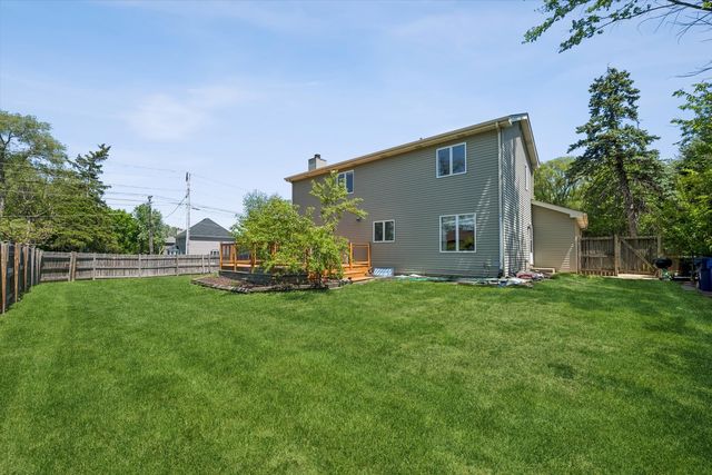 2142 N Summit Street, Wheaton, IL 60187