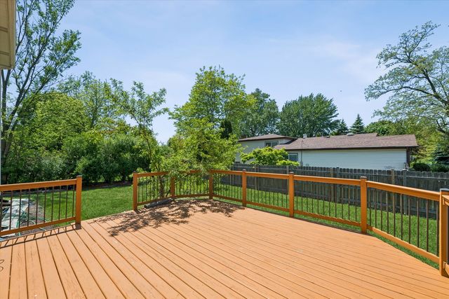2142 N Summit Street, Wheaton, IL 60187