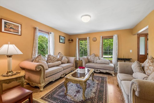 2142 N Summit Street, Wheaton, IL 60187