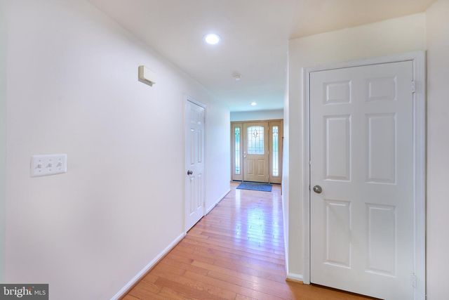 8508 SILVERDALE RD, Lorton, VA 22079