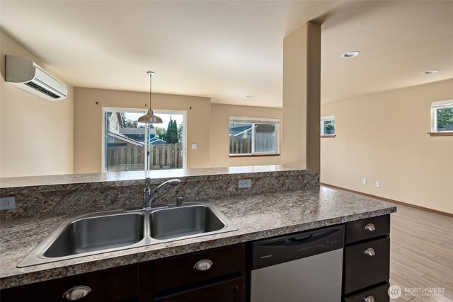 60 NE Melrose Drive, Oak Harbor, WA 98277