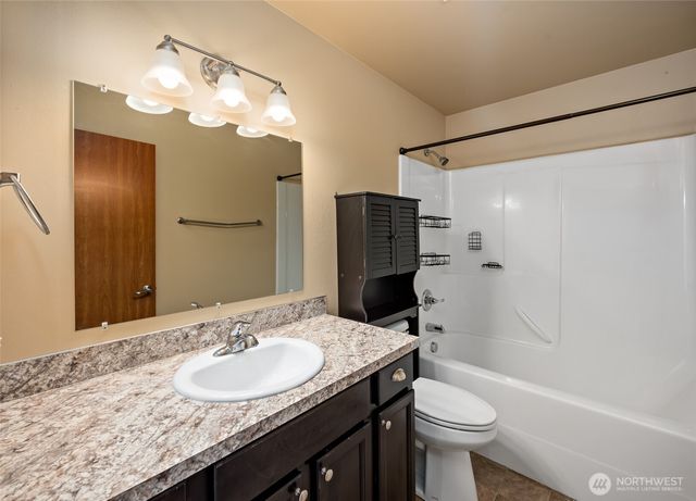 60 NE Melrose Drive, Oak Harbor, WA 98277