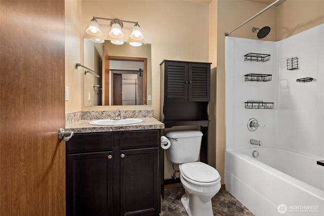 60 NE Melrose Drive, Oak Harbor, WA 98277