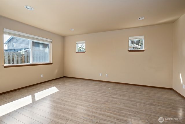60 NE Melrose Drive, Oak Harbor, WA 98277