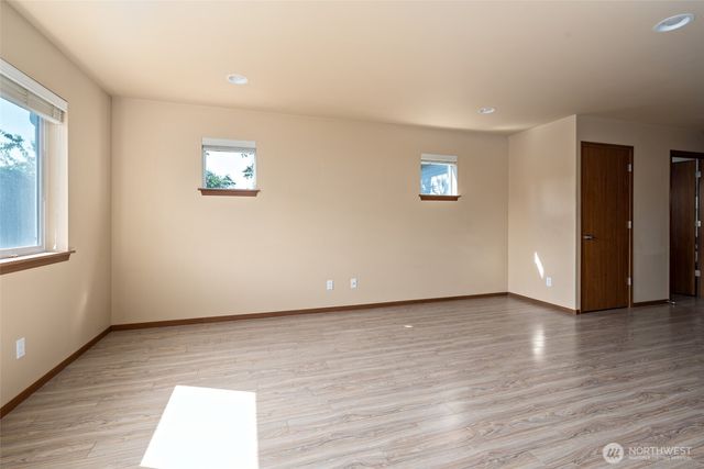 60 NE Melrose Drive, Oak Harbor, WA 98277