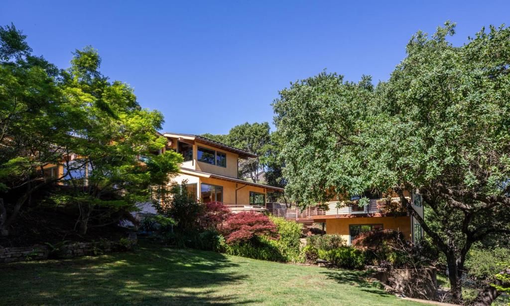 Image 31 of property listing at 56 Hillbrook Drive, Portola Valley, CA 94028