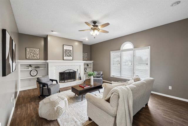 6159 Nottingham Drive, Johnston, IA 50131