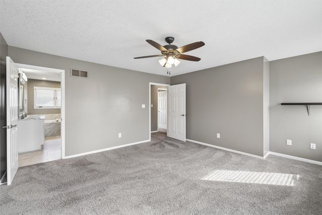 6159 Nottingham Drive, Johnston, IA 50131