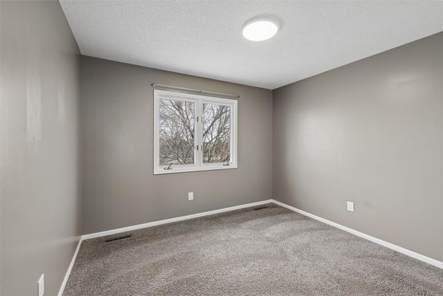 6159 Nottingham Drive, Johnston, IA 50131