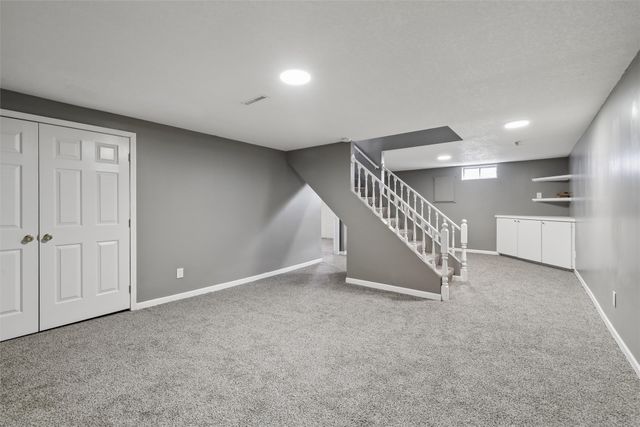 6159 Nottingham Drive, Johnston, IA 50131