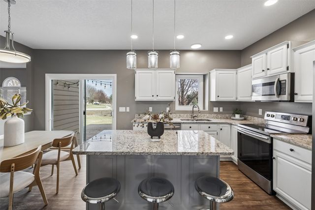 6159 Nottingham Drive, Johnston, IA 50131