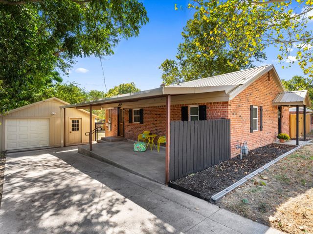 901 S Lane Street, Decatur, TX 76234