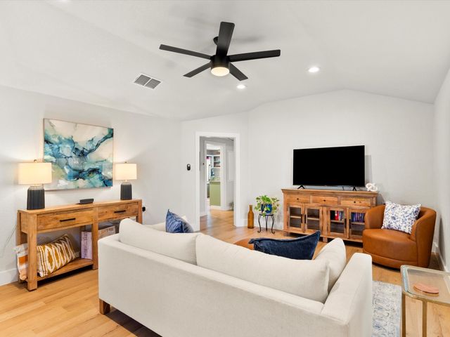 901 S Lane Street, Decatur, TX 76234