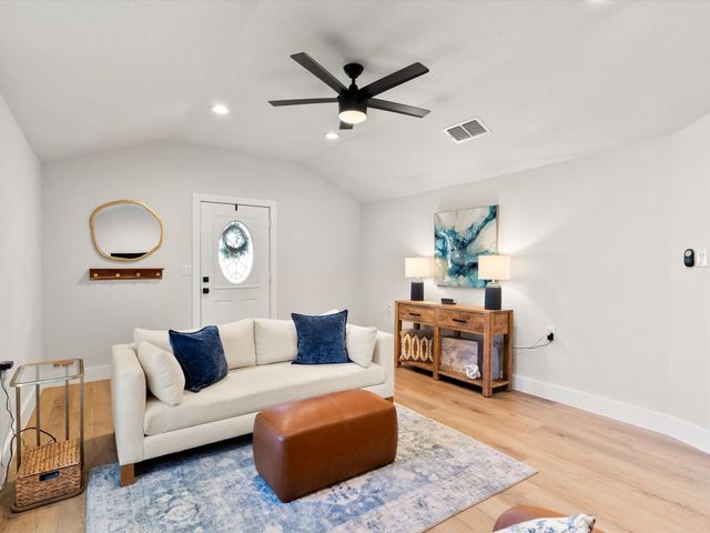 901 S Lane Street, Decatur, TX 76234