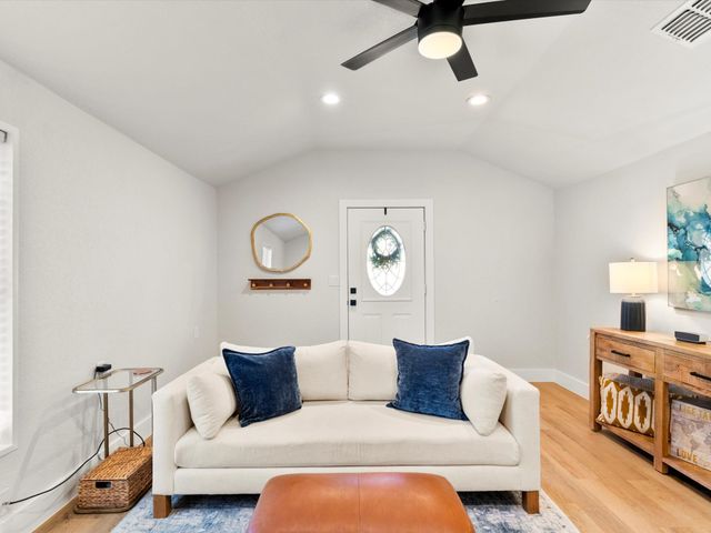 901 S Lane Street, Decatur, TX 76234