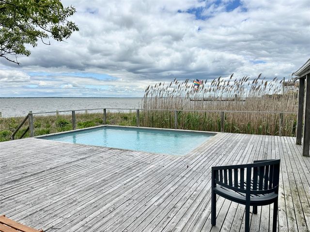 209 Bayview Walk, Cherry Grove, NY 11782