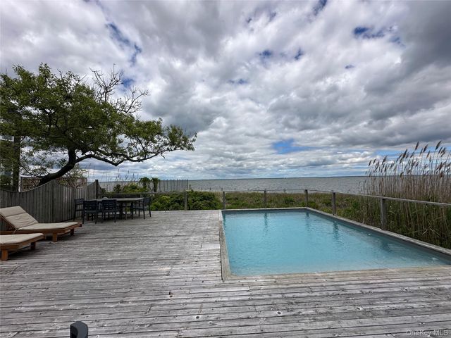 209 Bayview Walk, Cherry Grove, NY 11782