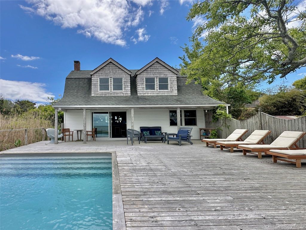 209 Bayview Walk, Cherry Grove, NY 11782