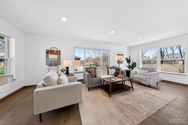 14 Fairwinds Court, St Louis, MO 63132