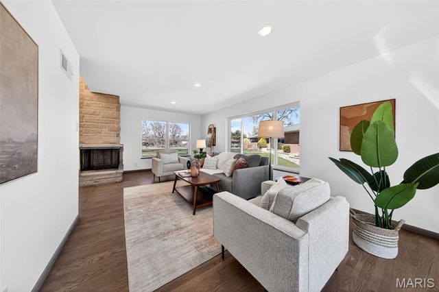 14 Fairwinds Court, St Louis, MO 63132