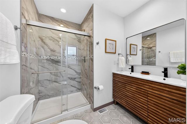 14 Fairwinds Court, St Louis, MO 63132