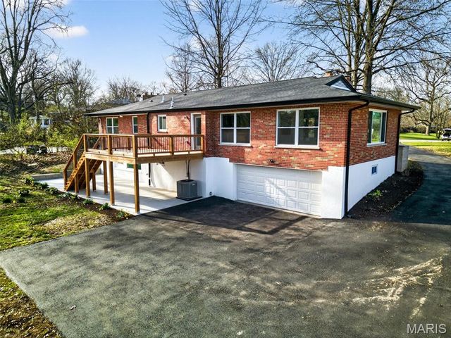 14 Fairwinds Court, St Louis, MO 63132