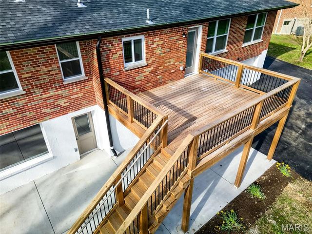 14 Fairwinds Court, St Louis, MO 63132