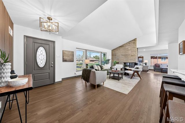 14 Fairwinds Court, St Louis, MO 63132