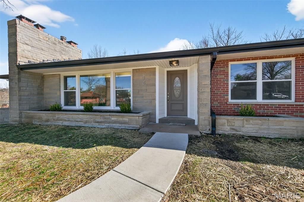 14 Fairwinds Court, St Louis, MO 63132