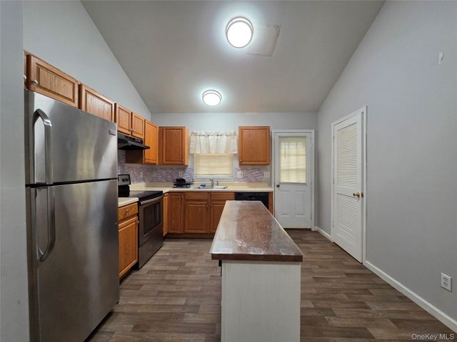 706 Tower Avenue B, Maybrook, NY 12543