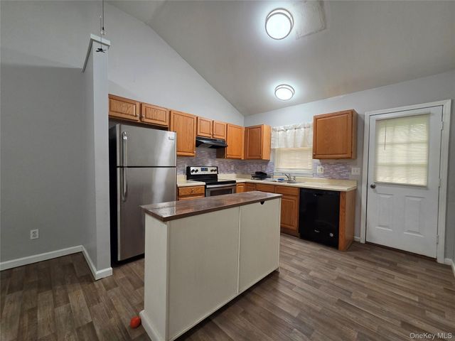 706 Tower Avenue B, Maybrook, NY 12543