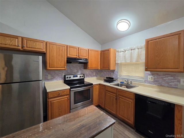 706 Tower Avenue B, Maybrook, NY 12543