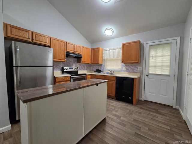 706 Tower Avenue B, Maybrook, NY 12543