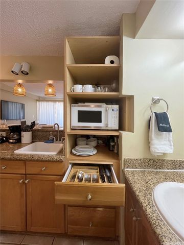 2450 Prince Edward Street 905A, Honolulu, HI 96825