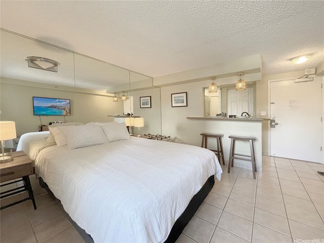 2450 Prince Edward Street 905A, Honolulu, HI 96825