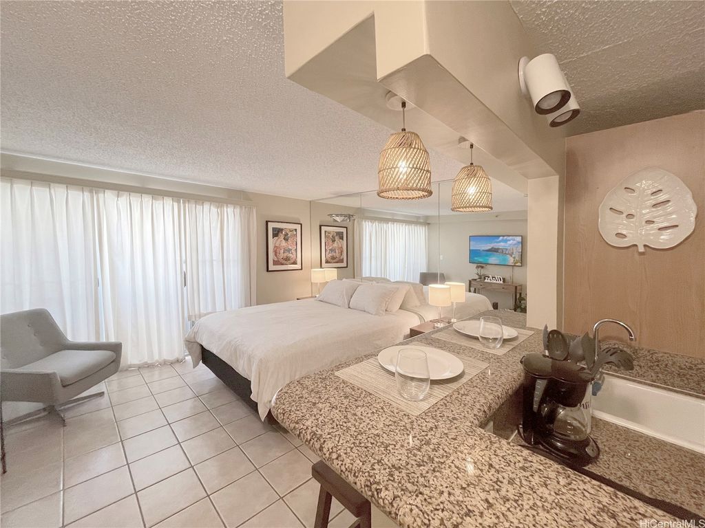 2450 Prince Edward Street 905A, Honolulu, HI 96825