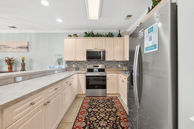 4890 Luster Leaf Cir Apt 203, Myrtle Beach, SC 29577