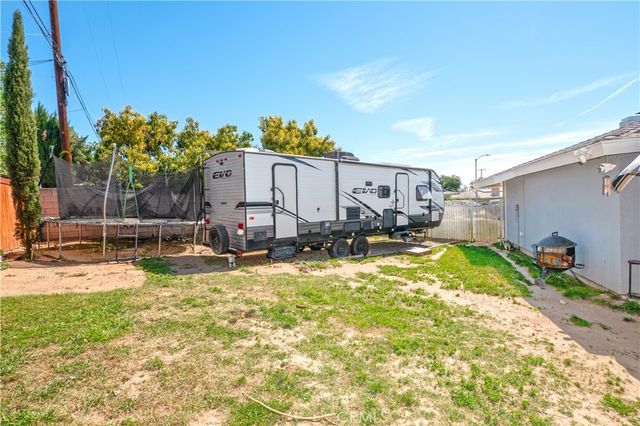 6984 Bradford, Highland, CA 92346