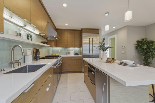 33 Park Road 5, Burlingame, CA 94010