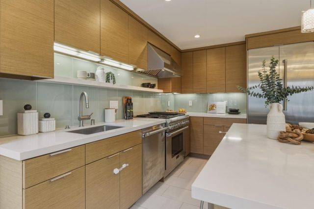 33 Park Road 5, Burlingame, CA 94010